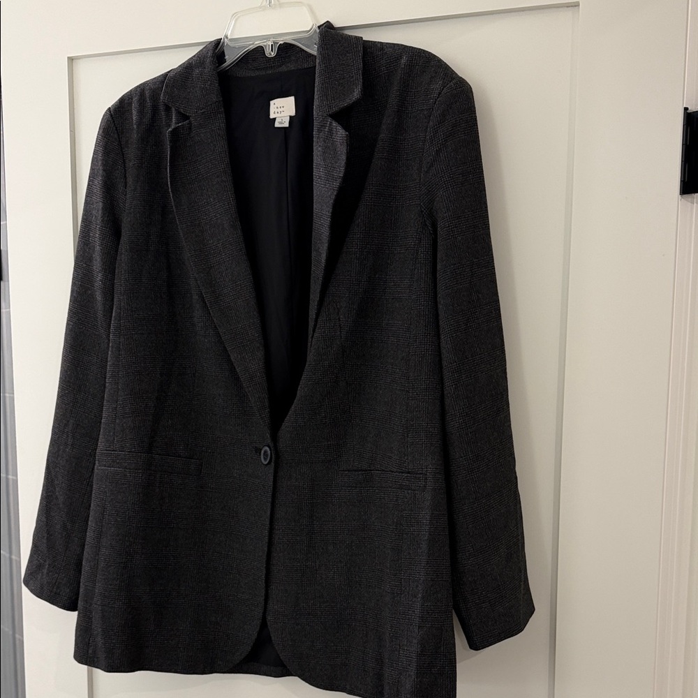 Women's dark grey plaid Blazer